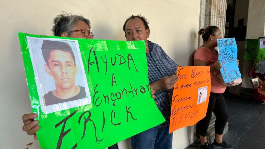 Familiares del joven Erick Raymundo González protestan para exigir que autoridades de Veracruz agilicen su búsqueda