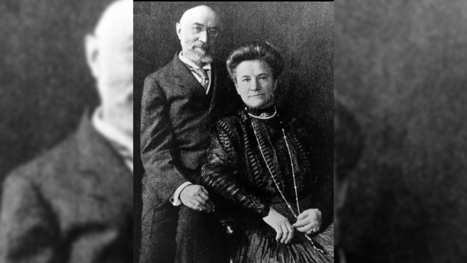 La pareja pasó a la historia por su decisión de permanecer juntos pese al hundimiento del Titanic.