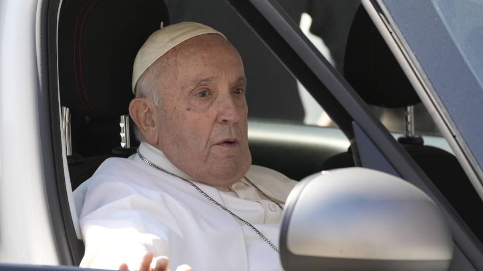 El Papa Francisco fue internado de nuevo hace tres días por bronquitis.