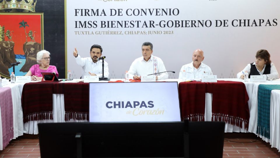 Zoé Robledo, y el gobernador de Chiapas, Rutilio Escandón Cadenas, firmaron el Convenio IMSS-Bienestar para la implementación del Modelo de Atención de la Salud