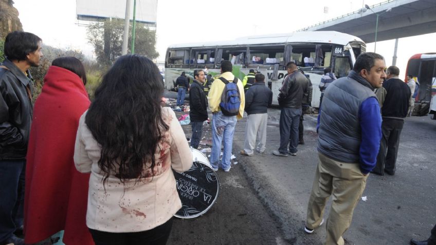 Esperaba el camión y murió golpeado por la llanta que se le salió a un tráiler en NL