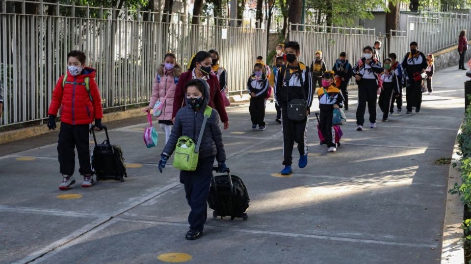 Aunque ya no hay emergencia por Covid-19, las escuelas mantendrá las medidas sanitarias pertinentes.