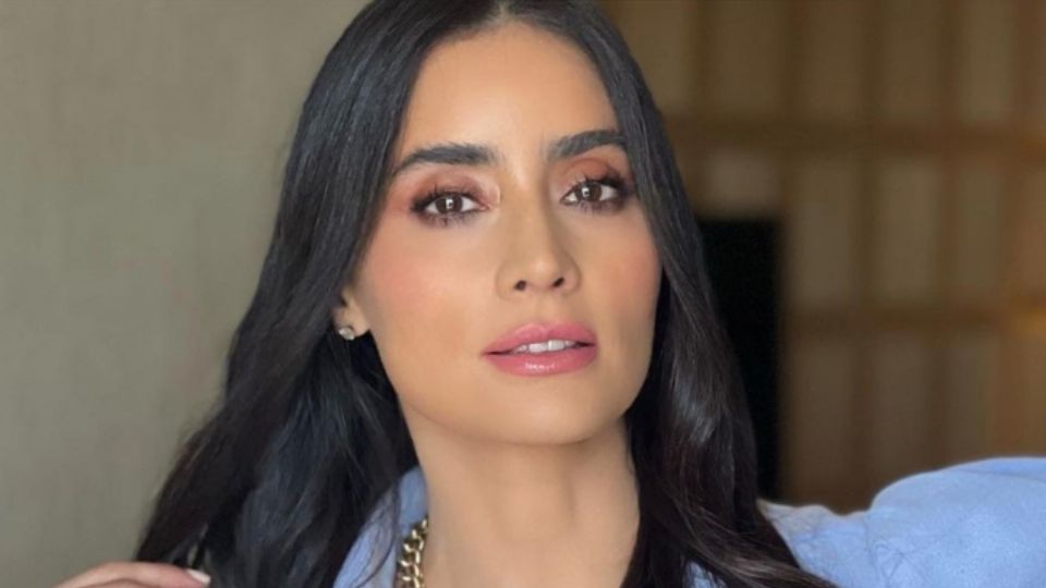 Paola Núñez da cátedra de elegancia y belleza a sus 45 años