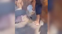 El indignante video de un hombre arrojando agua con hielos a un indigente que dormía en la calle