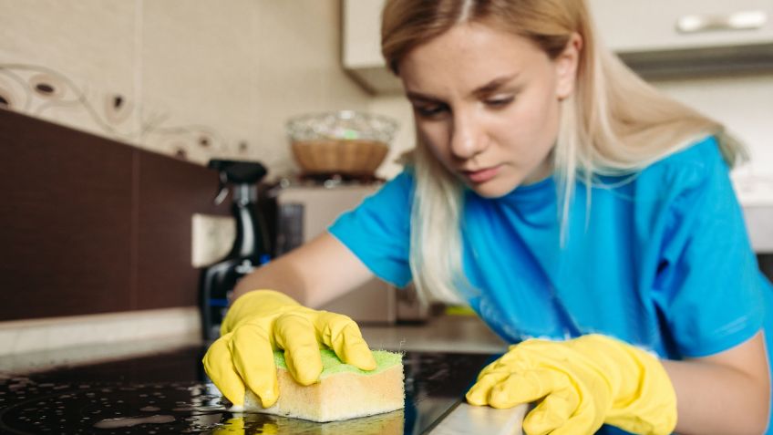 En minutos, quita la grasa de la cocina con estos 5 ingredientes caseros