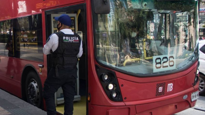 Muere un pasajero dentro del Metrobús en Insurgentes Sur