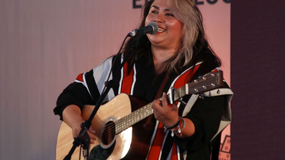 Vivir Quintana es una compositora y cantautora mexicana