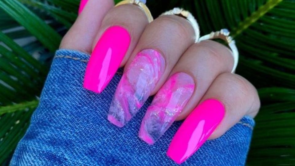 Hay muchos diseños de nail art que puedes elegir para ir a ver la cinta más esperada del verano