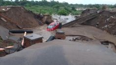 Fuertes lluvias en Veracruz provocan "mega socavones" en el puerto