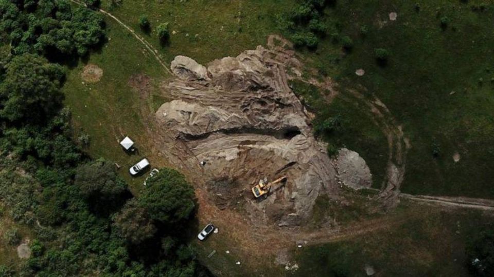 En el interior del pozo había al menos 44 cuerpos.