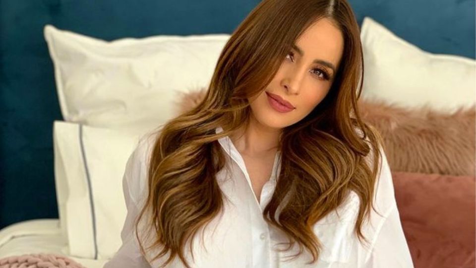 La bella cantante y presentadora mexicana es una mujer moderna que te enseña a disfrutar de la maternidad al estilo más fashionista