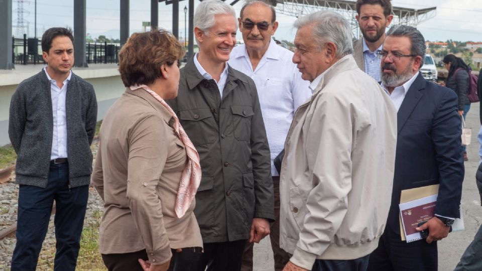 Delfina Gómez, Alfredo Del Mazo y el presidente Andrés Manuel López Obrador en la futura terminal del Tren Suburbano