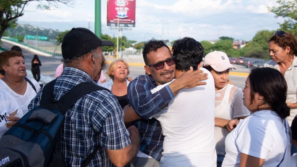 Los trabajadores, que fueron secuestrados el pasado martes, fueron atendidos por paramédicos.