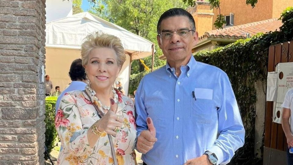 Enrique Jacob Rocha acude a las urnas a ejercer su voto en el Edomex