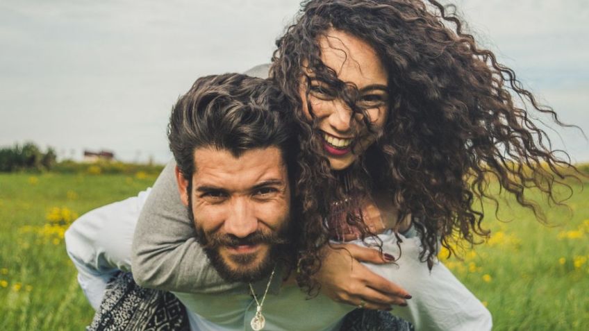 5 ideas de fotos en pareja que debes recrear con tu ser amado