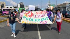 "No nos interesa ser amigas de ellos": alumnas marchan contra el acoso de sus maestros