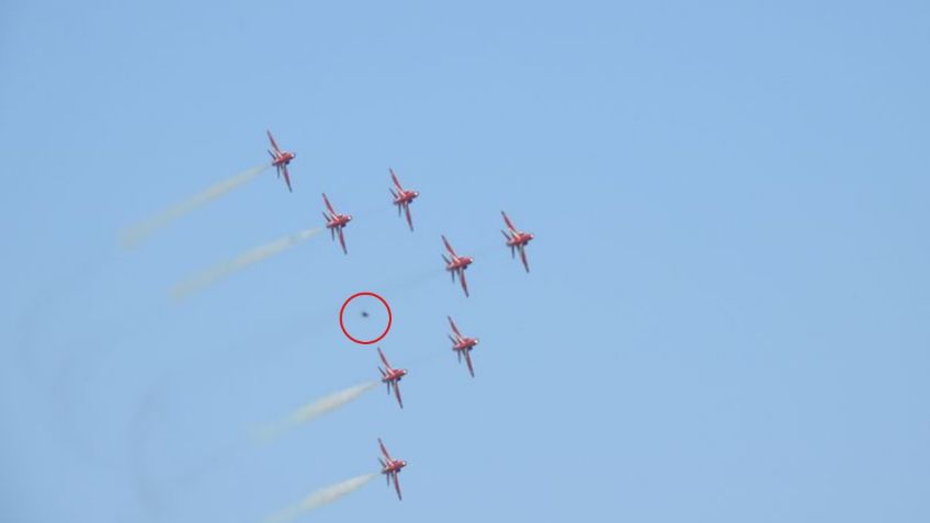 FOTOS: captan ovni en una exhibición de los "Red Arrows" en el Reino Unido