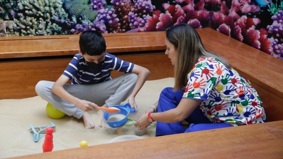 La terapia del lenguaje ayuda a niños con autismo a desarrollar mejor su comunicación