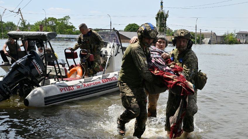 Continúan los combates en las regiones inundadas del río Dniéper