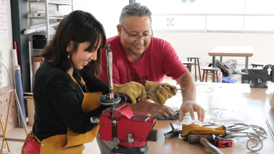 Uno de los talleres de emprendimiento en los Pilares es el de Carpintería