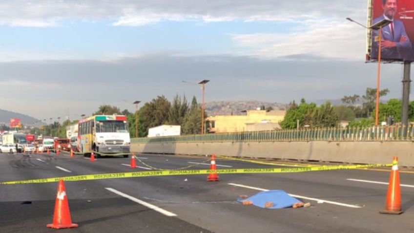 Caos en la México-Pachuca: atropellan a un motociclista y muere al instante