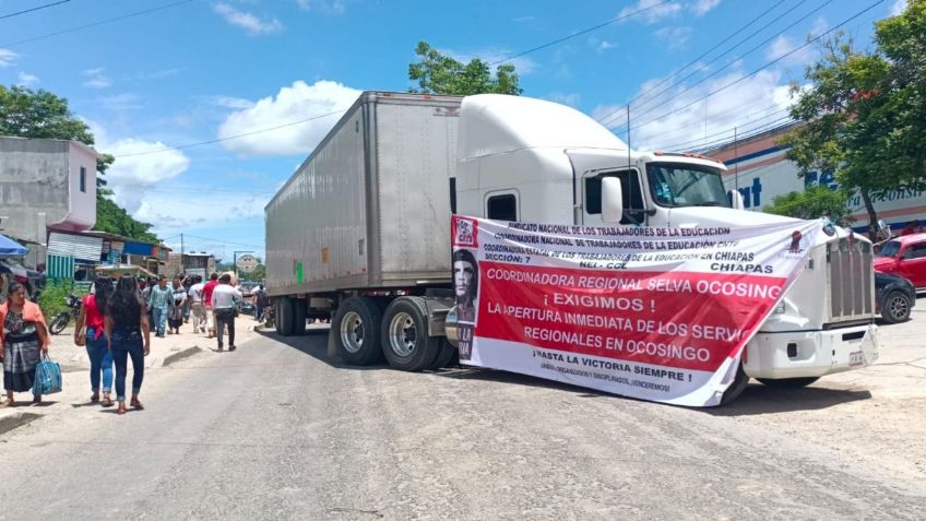 Maestros de la CNTE bloquean carreteras en Chiapas, exigen el pago de la quincena 12 en forma tradicional