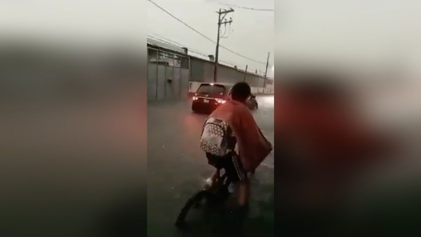 VIDEO | Lluvias en el Edomex dejan a autos varados por las inundaciones: “Ya se quedó la camioneta ahí”