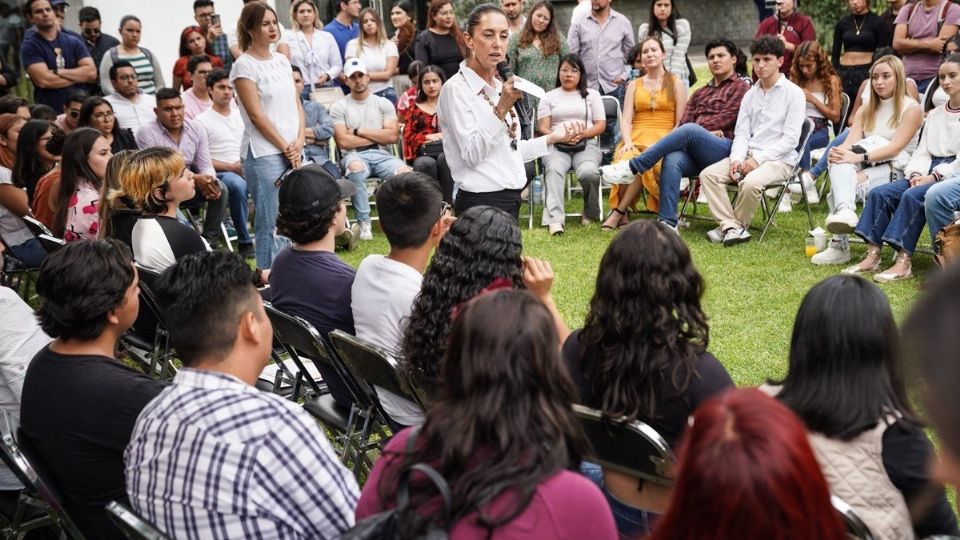 Claudia Sheinbaum en reunión con jóvenes en Jalisco