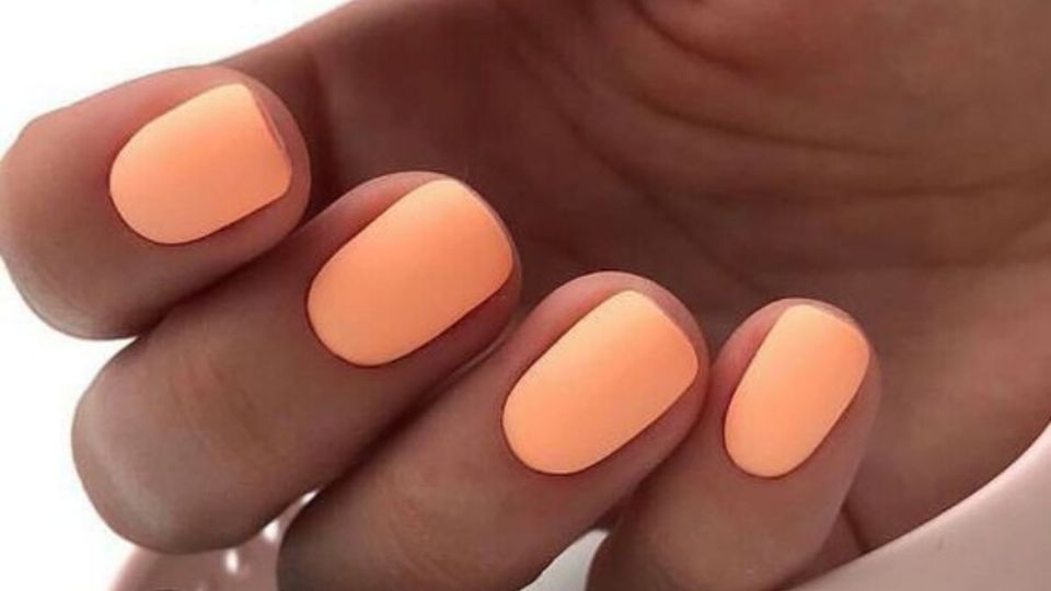 Las uñas en este tono son perfectas para lucir una manicura de impacto en los próximos meses