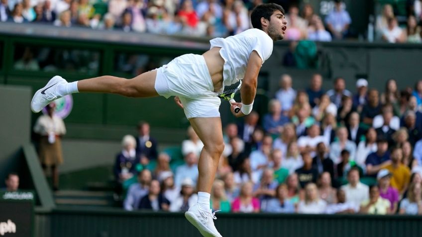 El español Carlos Alcaraz avanza en Wimbledon