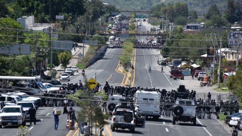 Liberan a los 13 rehenes y bloqueo de Autopista del Sol