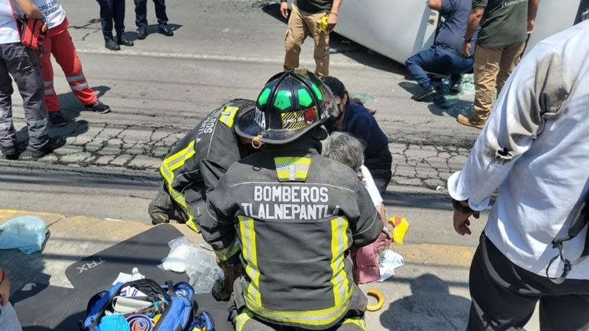 Choque y volcadura de combi en Tlalnepantla deja siete heridos