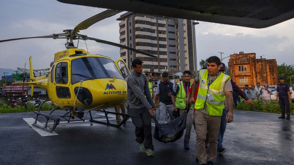 Los turistas mexicanos viajaban a bordo de un helicóptero perteneciente a Manang Air.