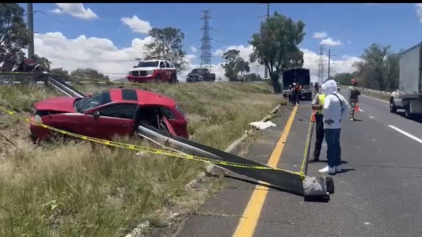 Muere pareja tras volcadura en autopista México-Pirámides, la copiloto salió proyectada