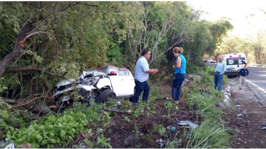 Trágico choque de camión de pasajeros en Morelos deja 12 heridos y un muerto