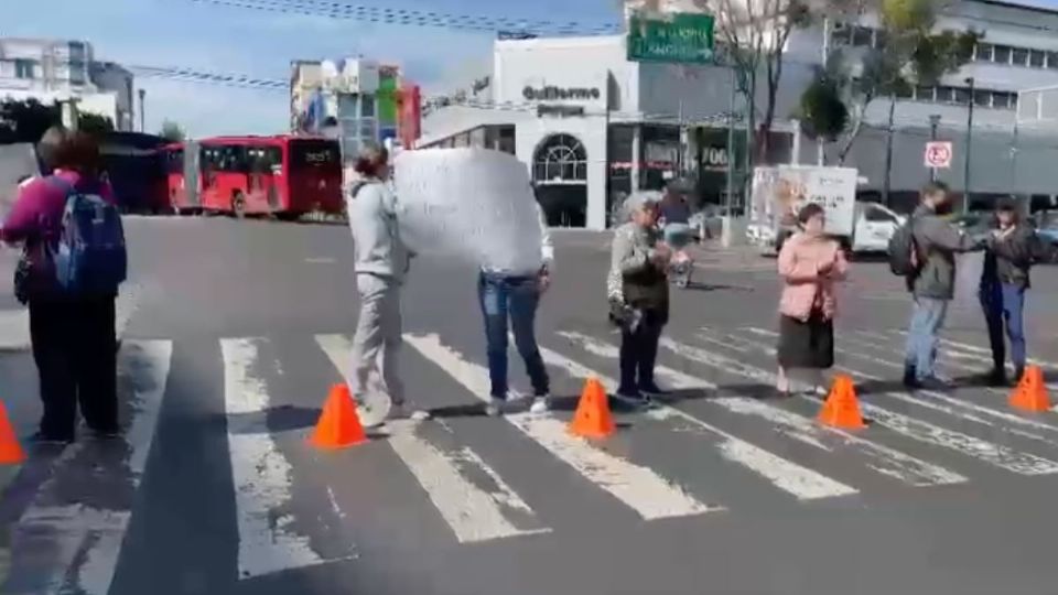 Los padres de familia piden una solución al conflicto