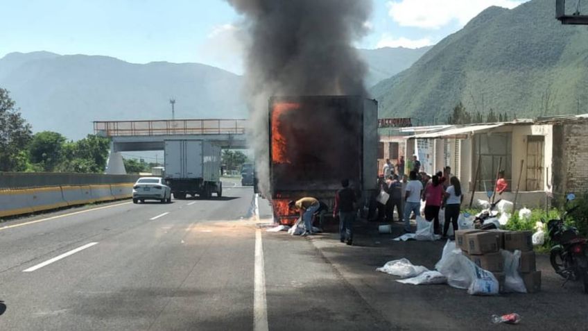 Se incendia tractocamión en la autopista Puebla-Orizaba, hay cierre parcial