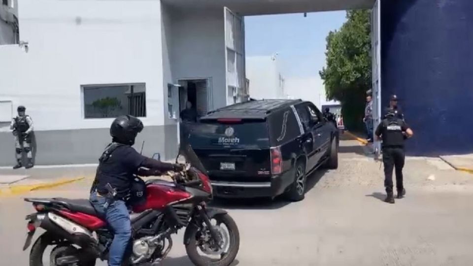 Los agentes recibieron honores a puerta cerrada