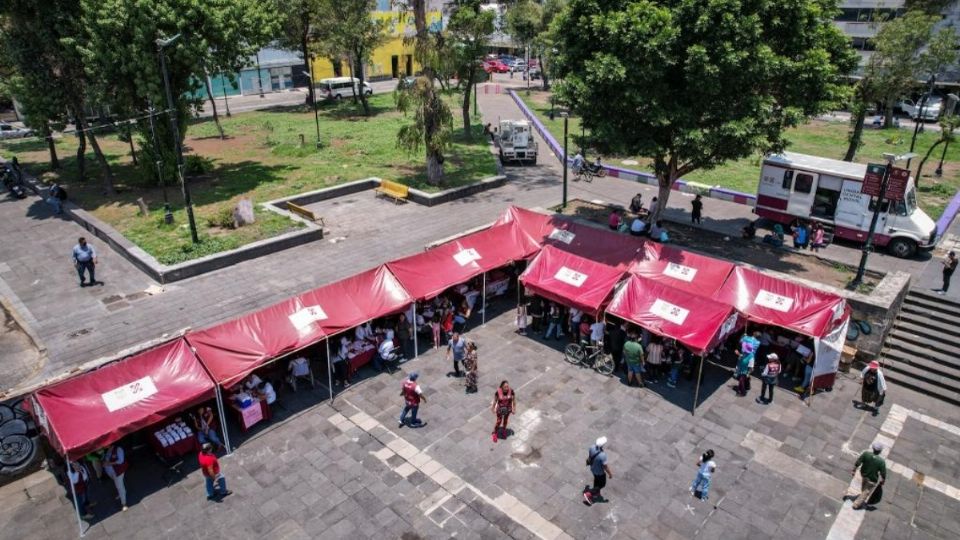 En las Ferias del Bienestar se apoyan a los capitalinos y capitalinas con atención médica.