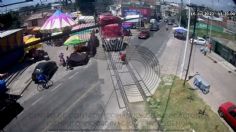 VIDEO | ¡Se salvó de milagro!, hombre es arrastrado por un tren en Tlaxcala, asegura que no lo escuchó