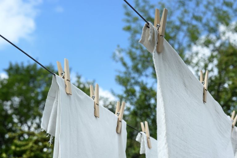 Ropa blanqueada con cascaras de huevo