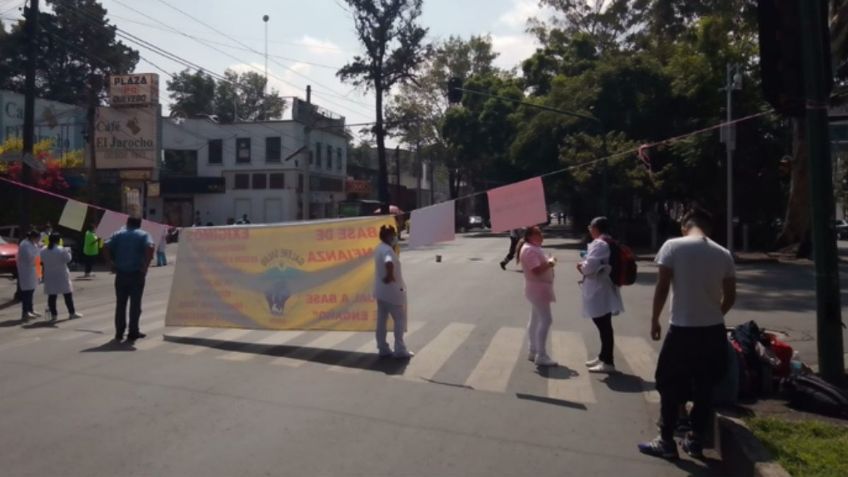 Caos por bloqueos, personal de salud cierra Ermita, Insurgentes, Eje 2 Norte y Miguel Ángel de Quevedo