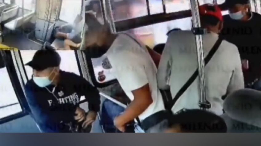 VIDEO: a punta de pistola cuatro hombres asaltan autobús de pasajeros en Puebla