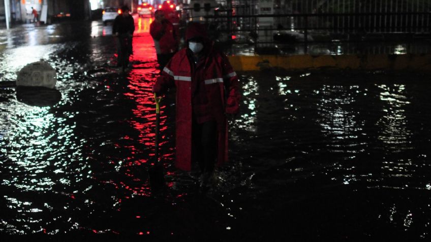 Fuertes lluvias en Edomex: caída de granizo tumba techo en tienda departamental de Ecatepec