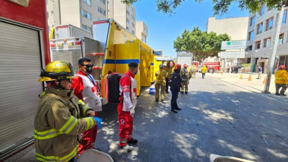 Cruz Rojo y Protección Civil de Tijuana atendieron la contingencia en la calle José Clemente Orozco