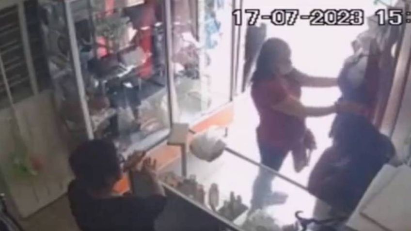 VIDEO: mujer se hace pasar por cliente para robar en tiendas de Jiutepec, así opera