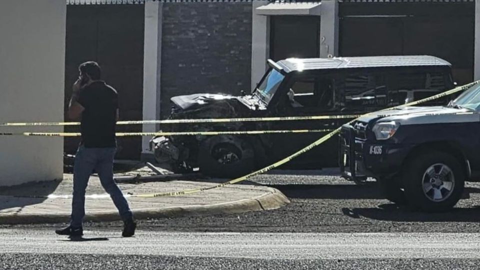 Tres individuos abordaron un vehículo negro, pero fueron emboscados por dos personas a bordo de una motocicleta