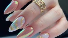 Uñas blancas con dorado, la clave para lucir sofisticada de manera minimalista en cualquier ocasión