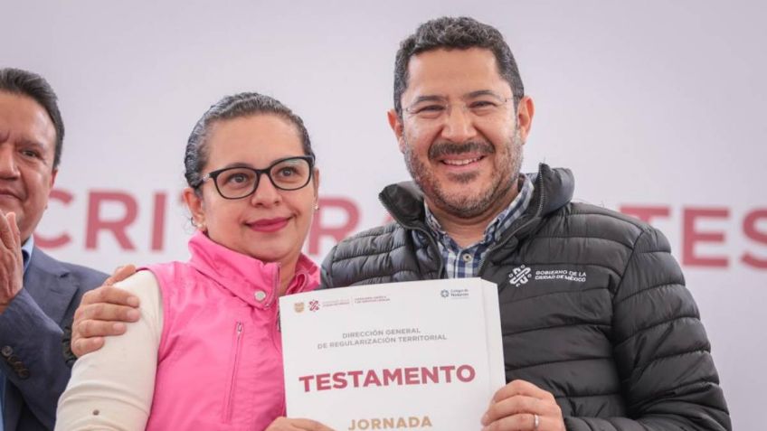 Martí Batres entrega 2 mil 800 escrituras y testamentos en CDMX