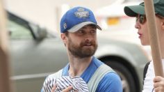 Daniel Radcliffe aparece cargando a su bebé en la protesta de actores y le llueven críticas